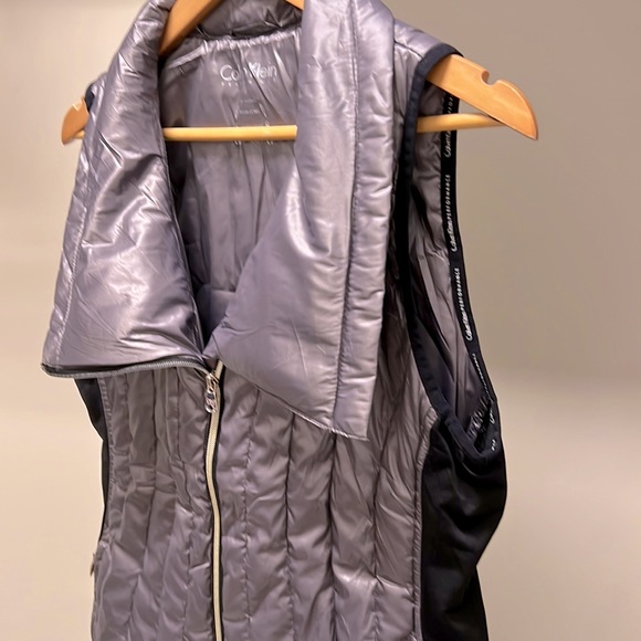 NWOT Calvin Klein Performance Puffer Vest - Picture 4 of 14